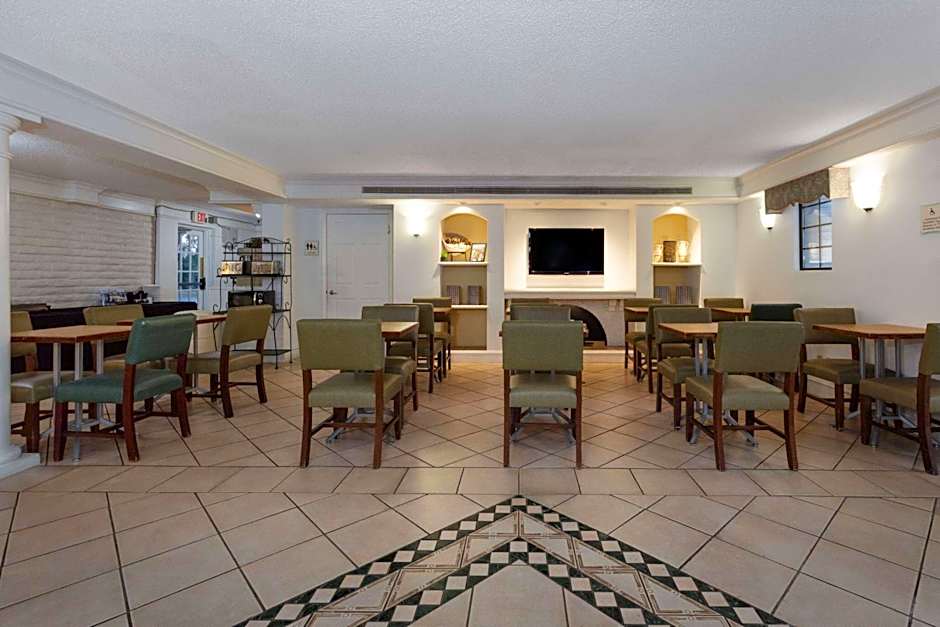La Quinta Inn & Suites by Wyndham Pensacola