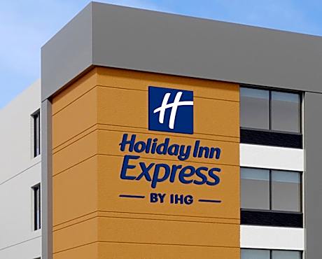 Holiday Inn Express & Suites Chicago West - Oak Park by IHG