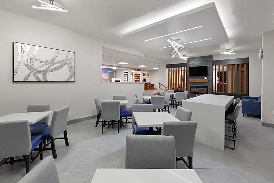 La Quinta Inn & Suites by Wyndham Houston Stafford Sugarland