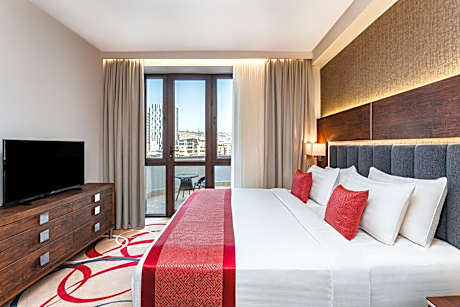 Deluxe King Room with Kitchenette