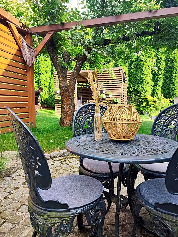 Lawendowo- sauna, jacuzzi, domki w ogrodzie i apartamenty w kamienicy