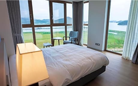 Superior Family Room