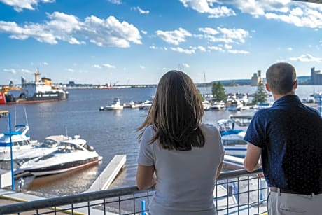 Park Point Marina Inn