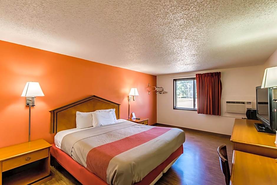 Motel 6-Albert Lea, MN