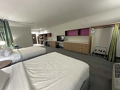 Queen Studio with Two Queen Beds - Mobility and Hearing Access/Non-Smoking