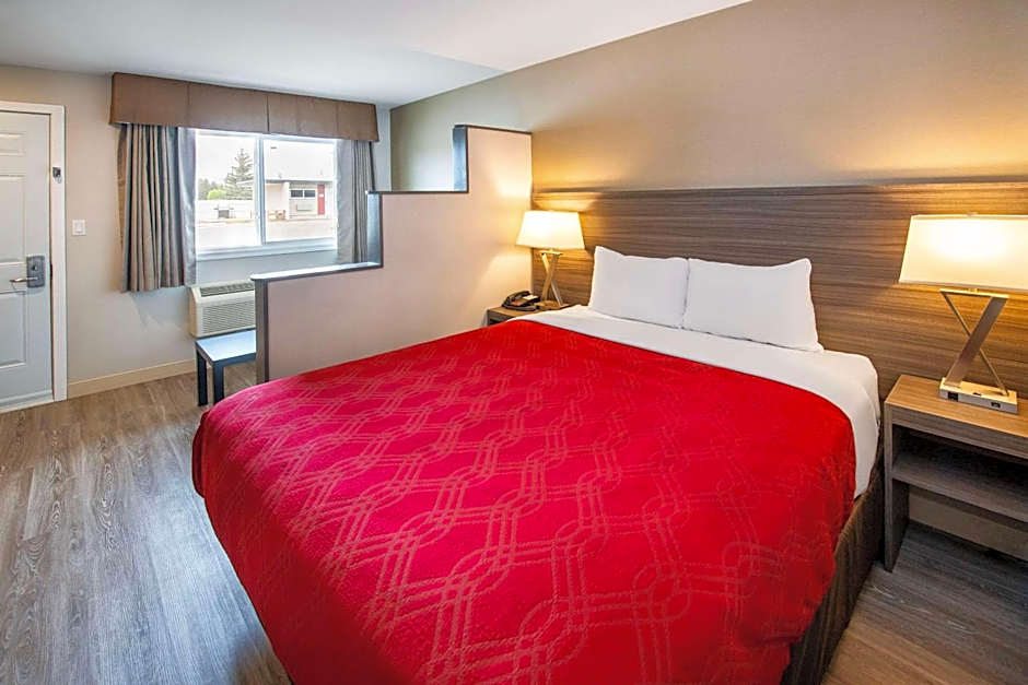 Econo Lodge Inn & Suites