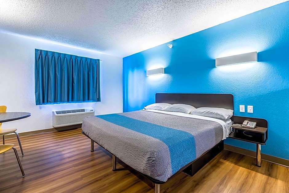 Motel 6-Indianapolis, IN - Southport