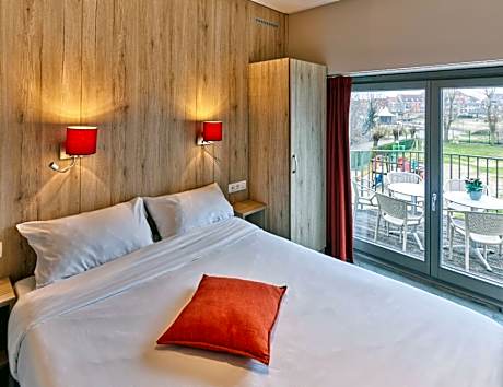 Spacious Family Suite | 4 Adults - 3 Children