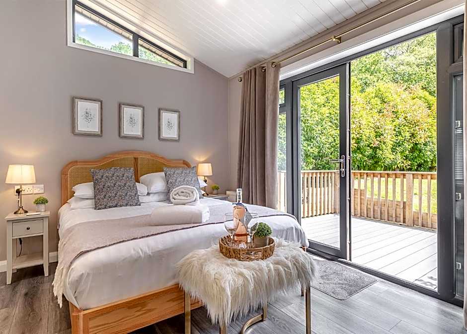 Charlesworth Lodges