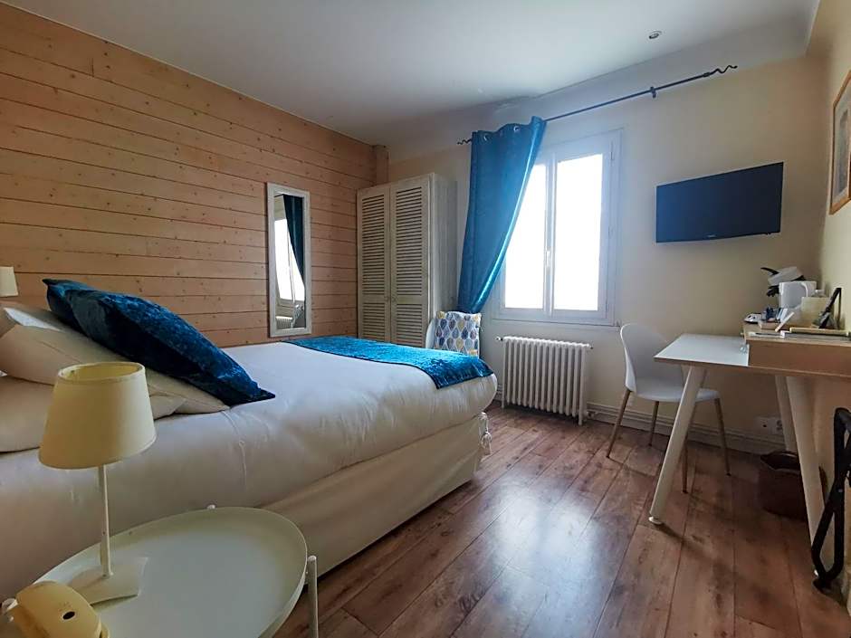 Photo 1 of 5 of Double Room
