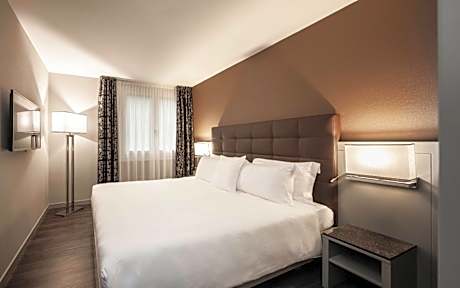 Two-Bedroom Suite with Lake View