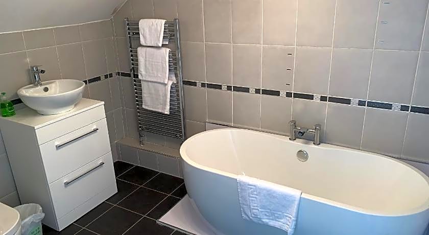 Village Tavern Apartment