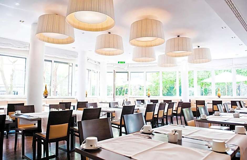 Bristol Hotel - Frankfurt City - Central Station