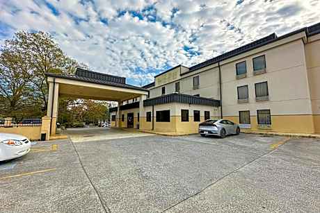 OYO Hotel Rome West GA