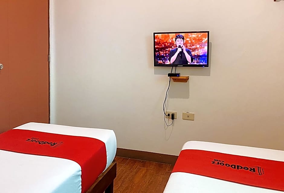 RedDoorz Plus at Balai Sofia Bed & Breakfast Batangas