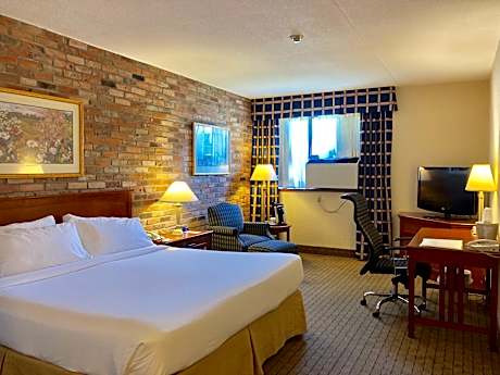 1 King Bed Standard Low Floor