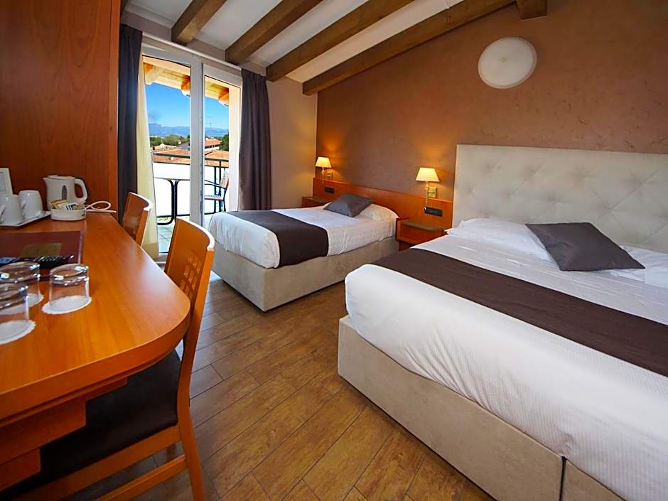 Hotel Clarin 14 by Dori