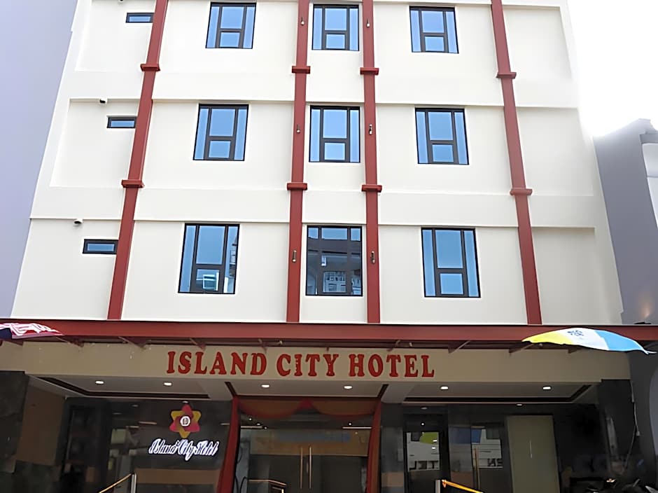 Capital O 90897 Island City Hotel
