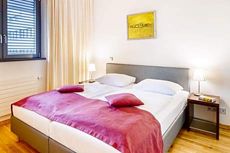 Superior One-Bedroom Apartment