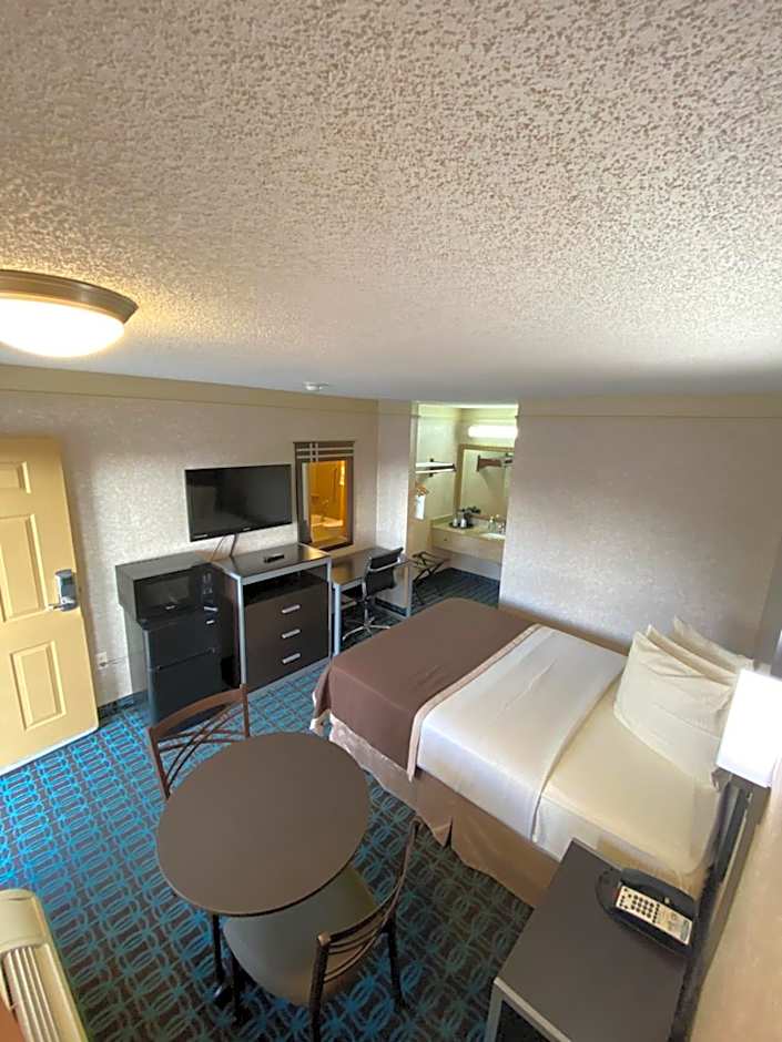 Deluxe Inn - Fayetteville I-95