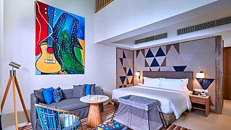 Silver Family Pool Suite