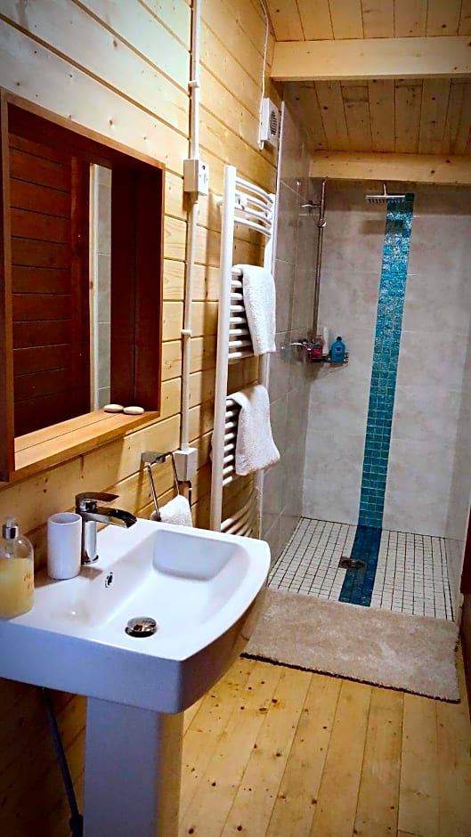 Chalet Superking bed Free Sauna jacuzzi