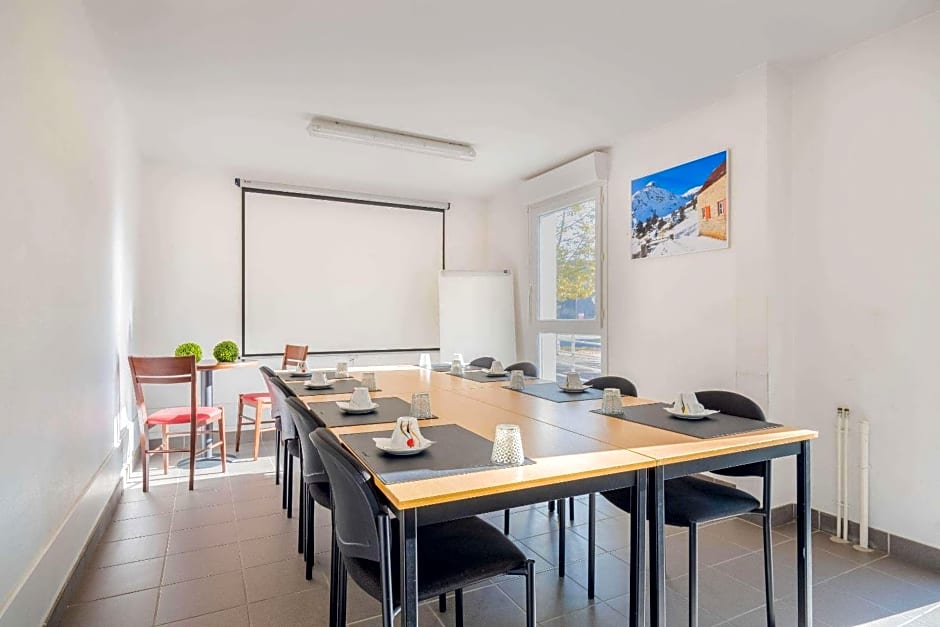 Comfort Suites Pau Idron