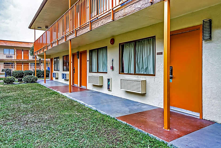 OYO Hotel Lake Charles Hwy 10