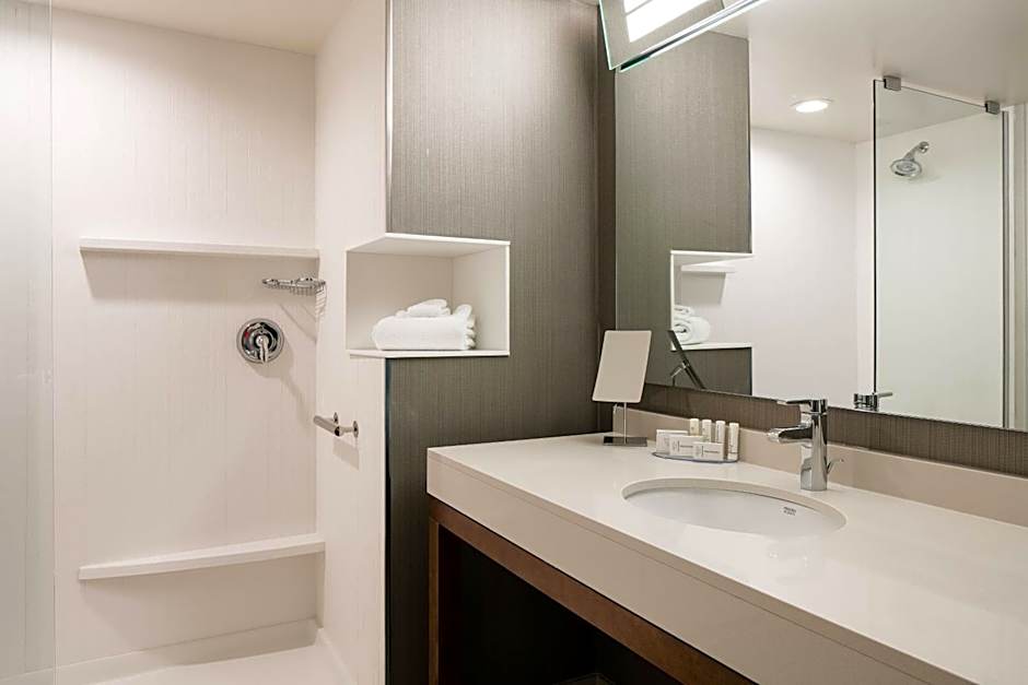 Courtyard by Marriott Omaha Bellevue at Beardmore Event Center