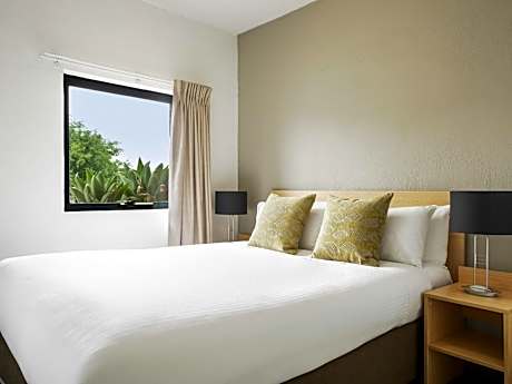 2 Bedroom Apartment Queen / Queen