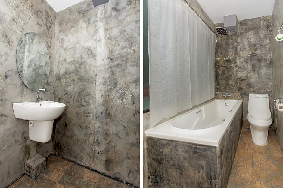 OYO 650 At Night Pranburi