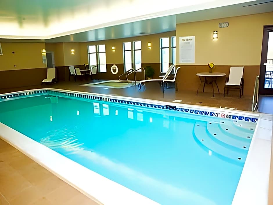 Holiday Inn Express & Suites Youngstown West I 80 By IHG