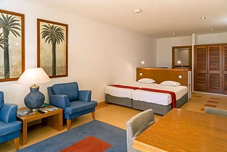 Studio Apartment with Pool View