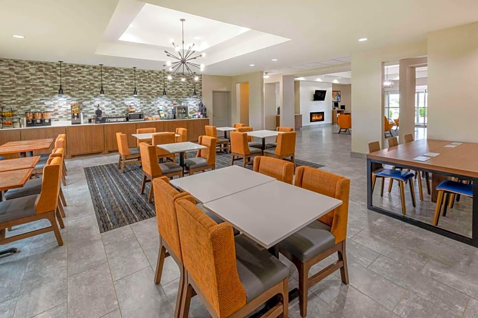 La Quinta Inn & Suites by Wyndham Bridgeport