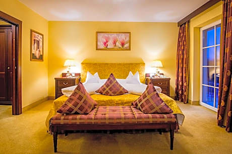 Royal Suite with Balcony and River and Mountain View