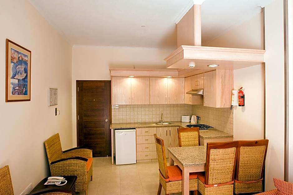 Senator Hotel Apartments