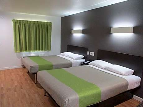 Queen Room with Two Queen Beds - Smoking