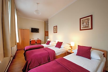quadruple room
