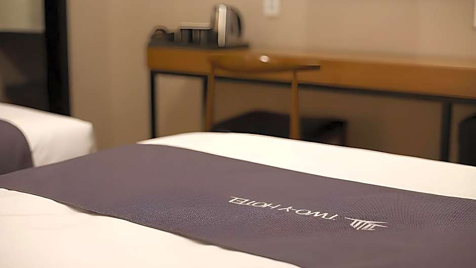 Two-Y-Hotel
