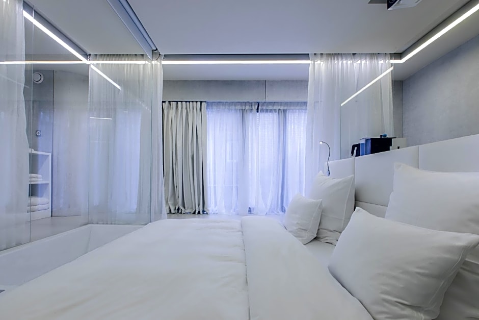 The Grove Design Hotel