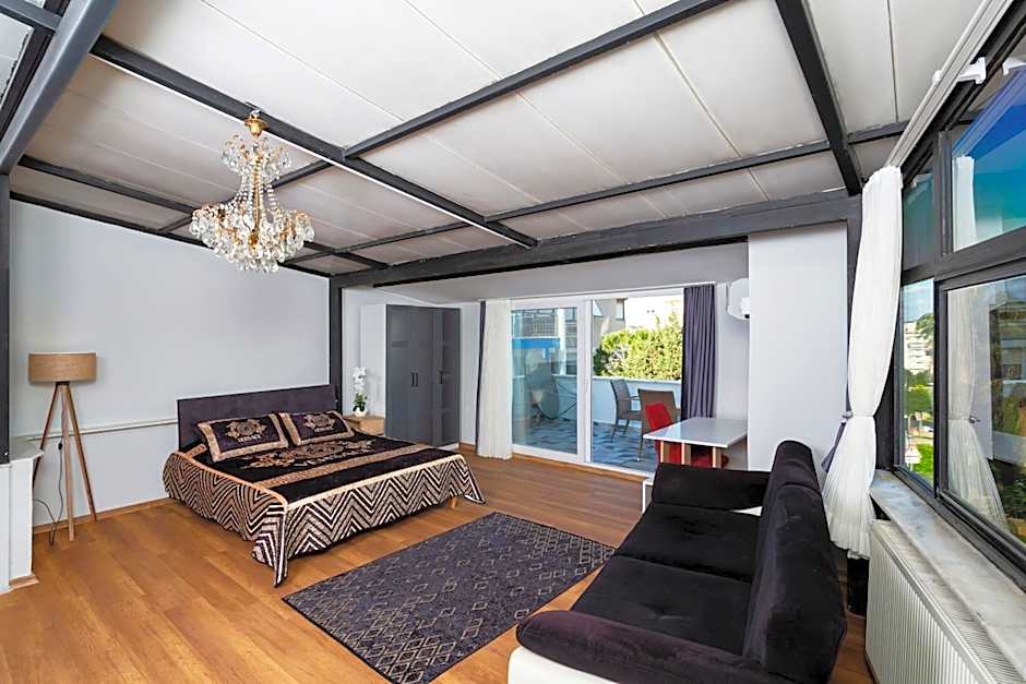 8 Rooms House