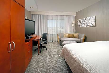 King Room with Sofa Bed and Adapted Tub - Mobility and Hearing Accessible