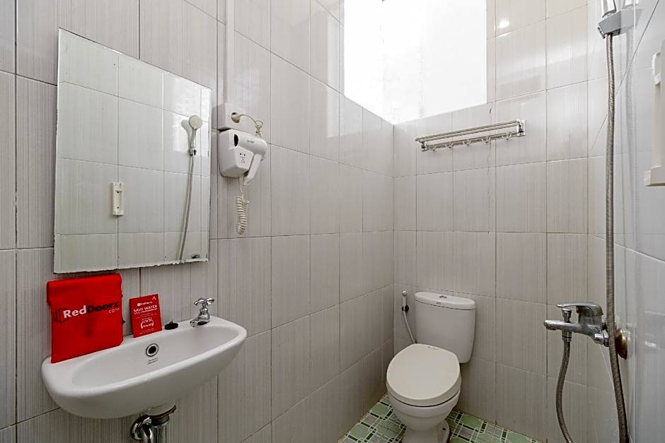 RedDoorz  Syariah near Jembatan Siti Nurbaya Padang