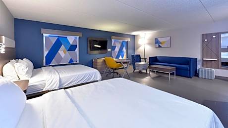 Queen Suite with Two Queen Beds