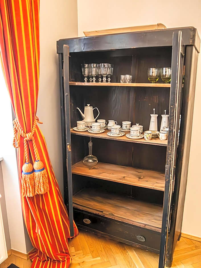 Crystal Suites Old Town