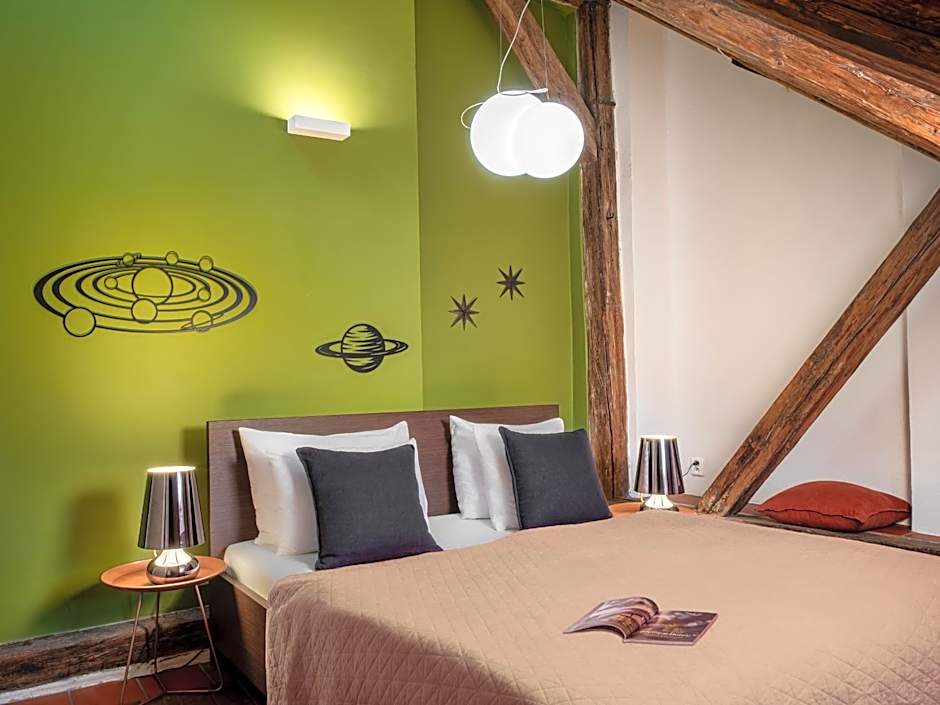 4 Arts Apartments by Adrez