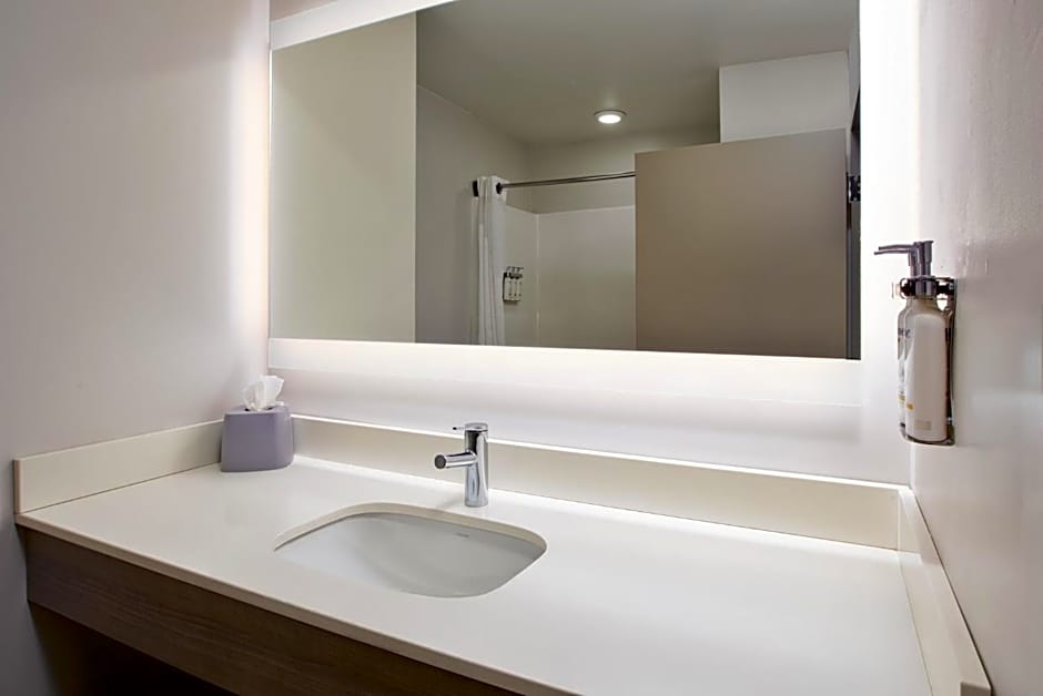 Holiday Inn Express Hotel & Suites Grand Rapids-North By IHG