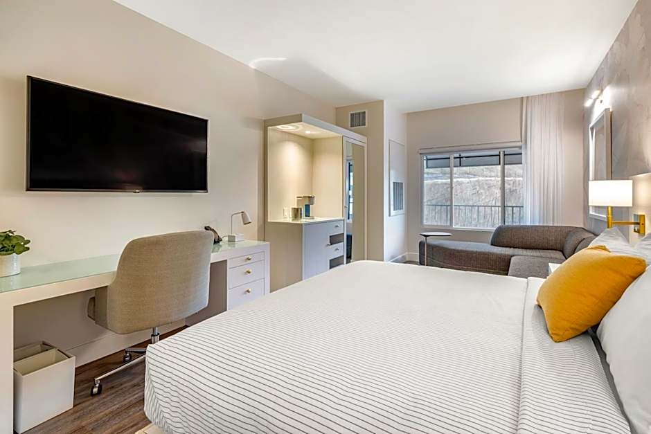 Cambria Hotel Calabasas - Malibu