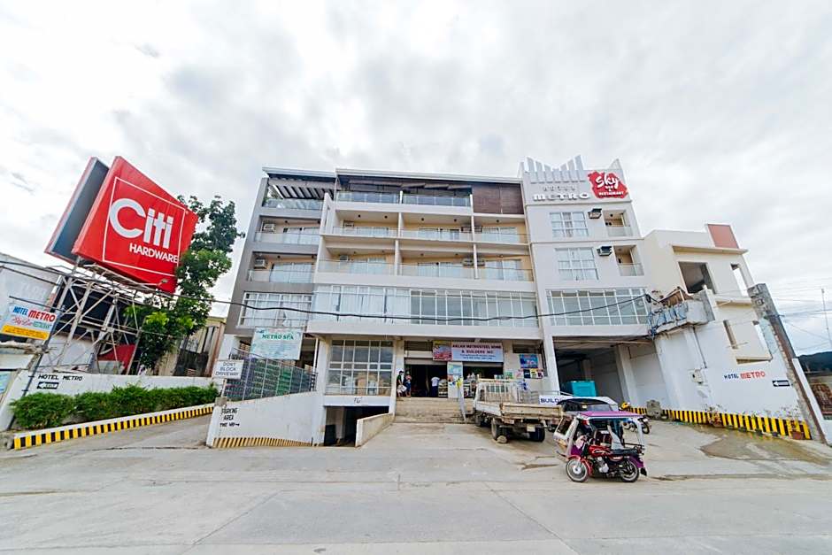 RedDoorz Plus near Gaisano Mall Kalibo - Vaccinated Staff