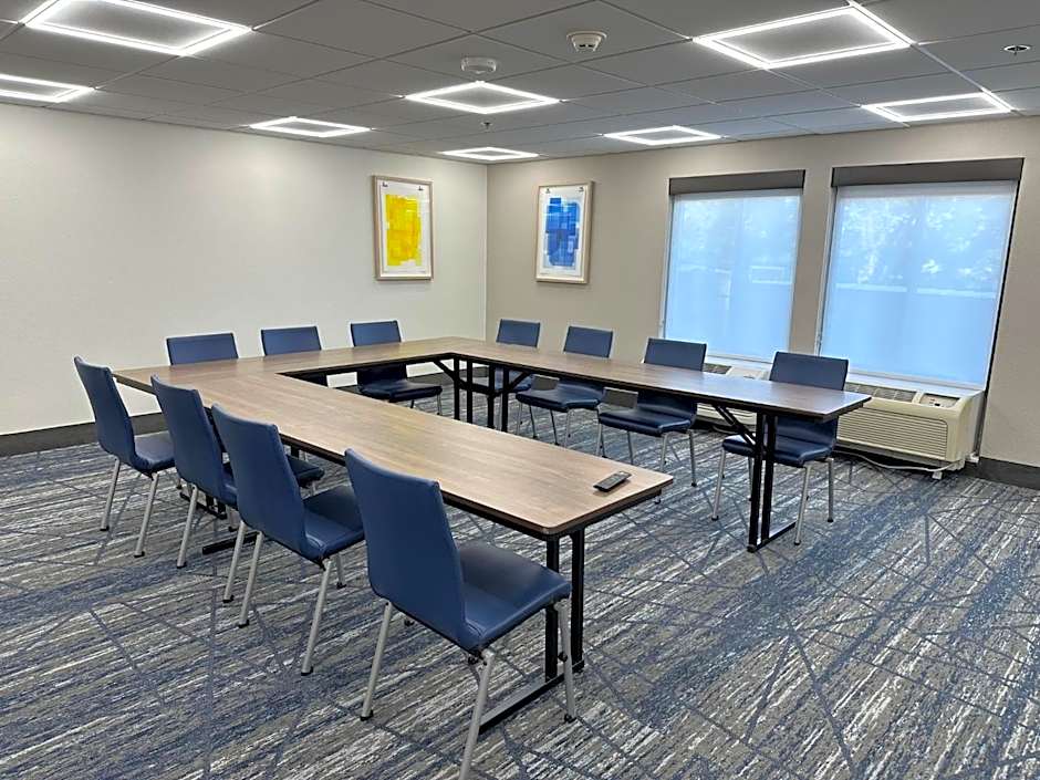 Holiday Inn Express & Suites Eden Prairie  Minneapolis By IHG